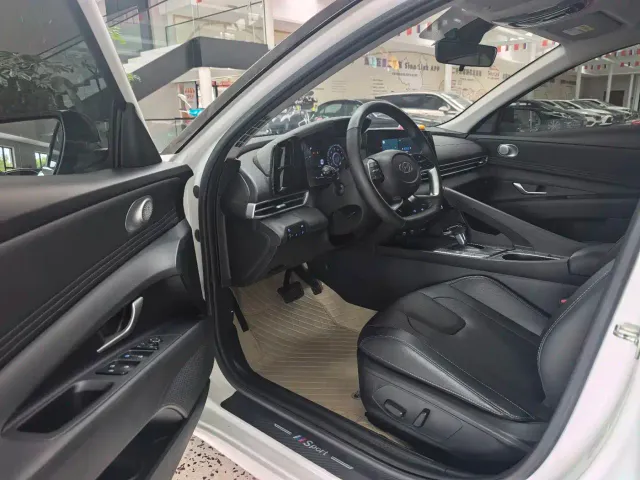 Hyundai Elantra — Фото автомобиля 10