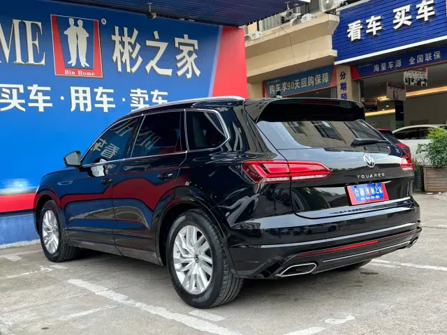 Volkswagen Touareg — Фото автомобиля 12