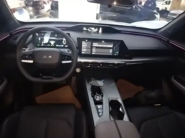 Changan Oshan Z6 EV — Фото автомобиля 9