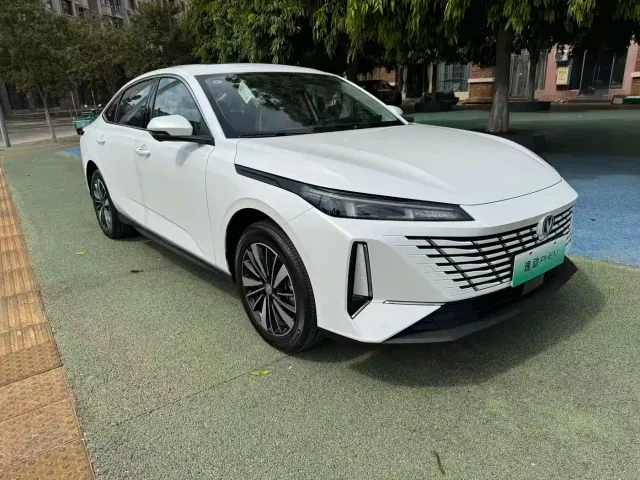 Changan Eado PHEV — Фото автомобиля 3