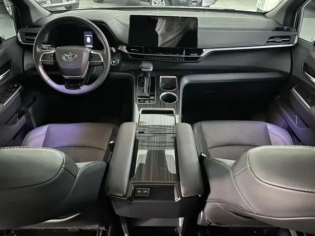 Toyota Sienna — Фото автомобиля 6