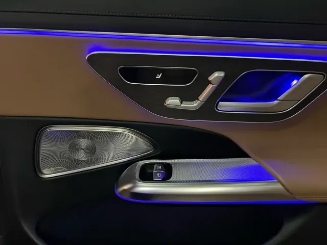 Mercedes-Benz E-Class — Фото автомобиля 21