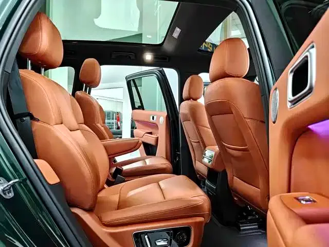 Li Auto L8 — Фото автомобиля 21