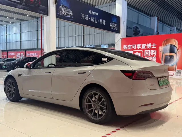 Tesla Model 3 — Фото автомобиля 6