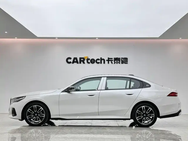 BMW 5 Series — Фото автомобиля 2