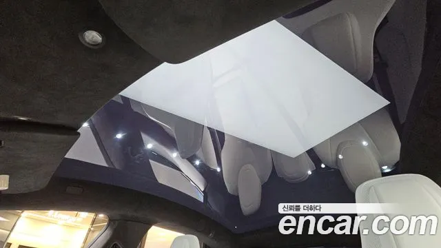 Tesla Model S — Фото автомобиля 23