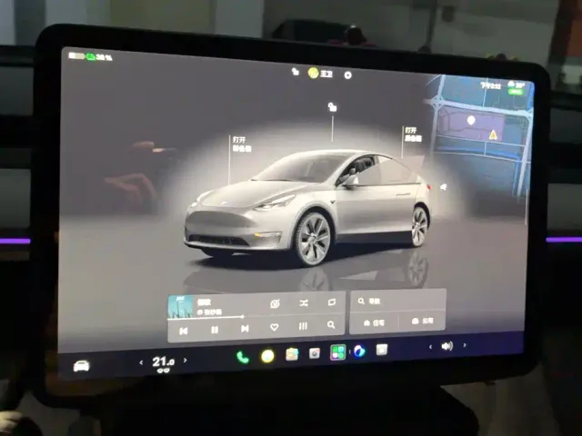Tesla Model Y — Фото автомобиля 13
