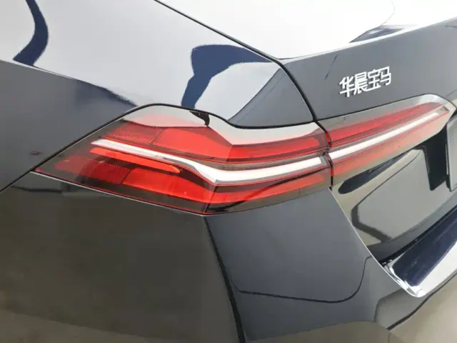 BMW 5 Series — Фото автомобиля 30