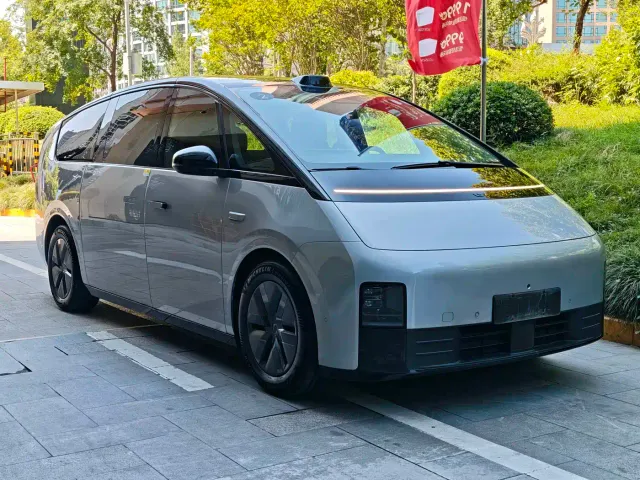 Li Auto MEGA — Фото автомобиля 3
