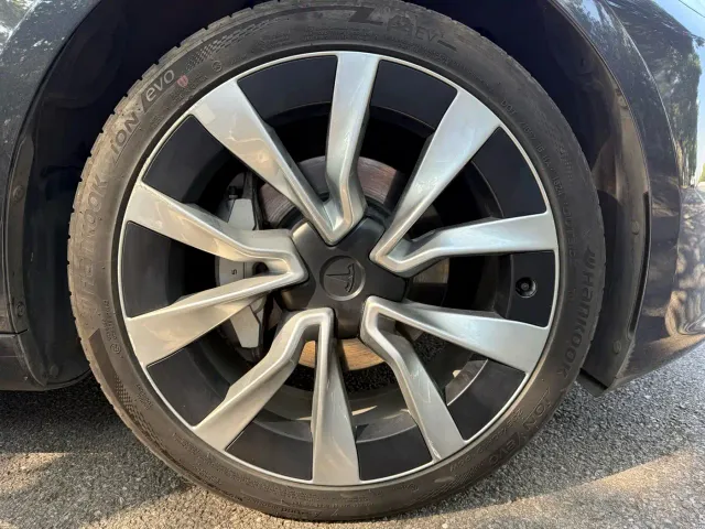 Tesla Model 3 — Фото автомобиля 9