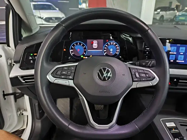 Volkswagen Golf — Фото автомобиля 5