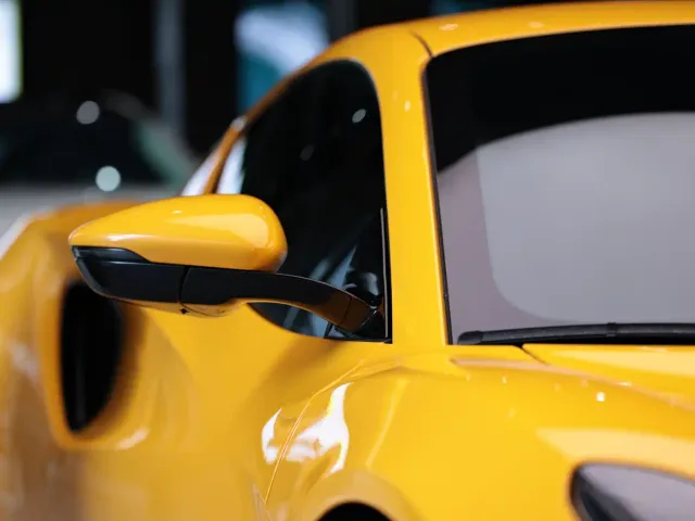 Lotus Emira — Фото автомобиля 14