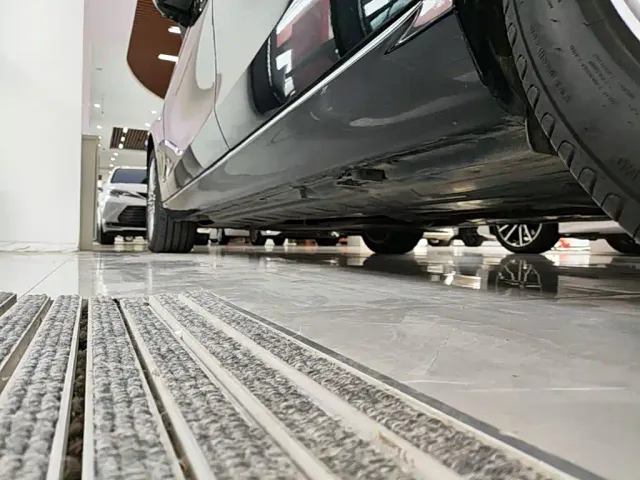 Mercedes-Benz E-Class — Фото автомобиля 21
