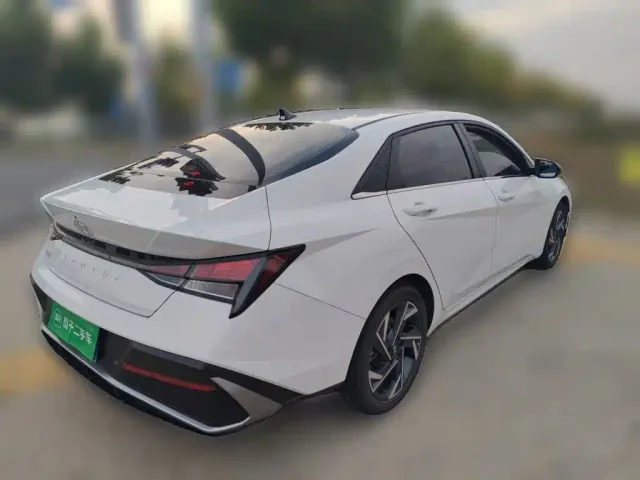 Hyundai Elantra — Фото автомобиля 4