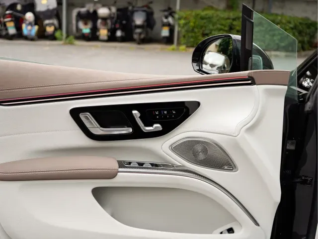 Mercedes-Benz EQS AMG — Фото автомобиля 17