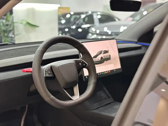 Tesla Model Y — Фото автомобиля 6