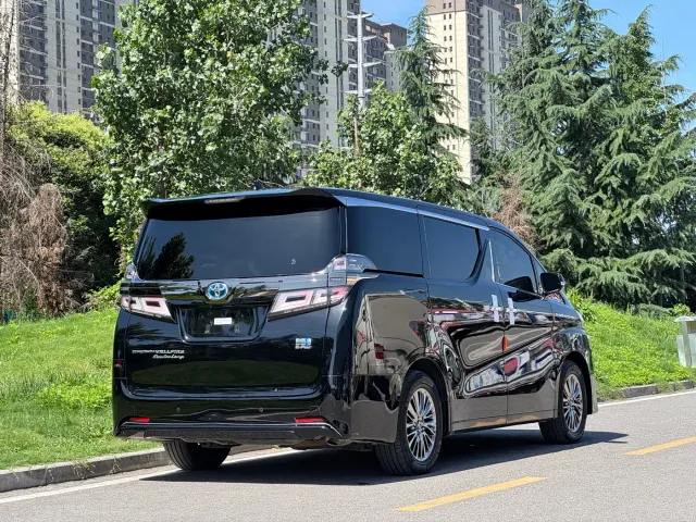 Toyota Vellfire — Фото автомобиля 22