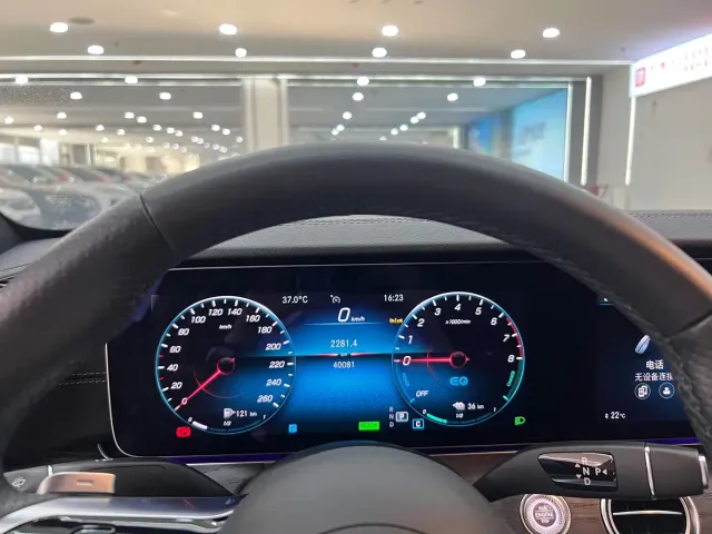 Mercedes-Benz E-Class — Фото автомобиля 14