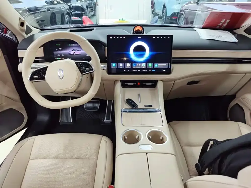 AITO Wenjie AITO M5 2025 Extended Range Ultra AWD — Фото автомобиля 9