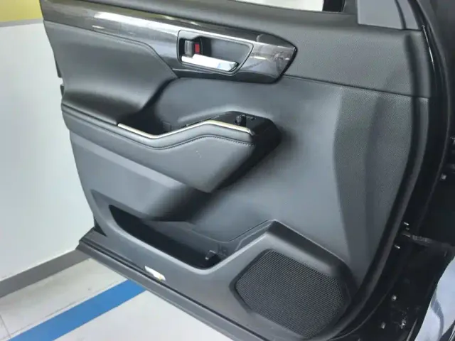 Toyota Crown Kluger — Фото автомобиля 7