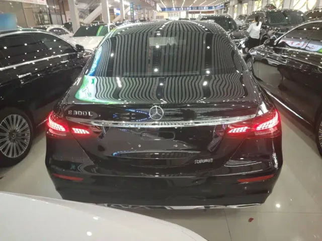 Mercedes-Benz E-Class — Фото автомобиля 10