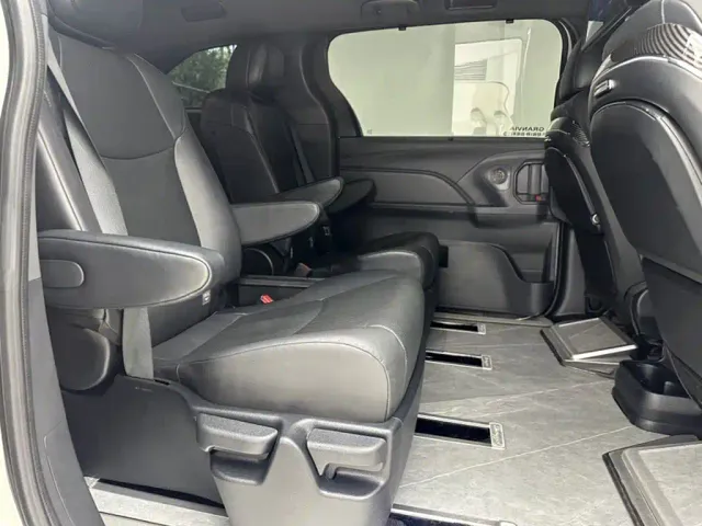 Toyota Granvia — Фото автомобиля 15