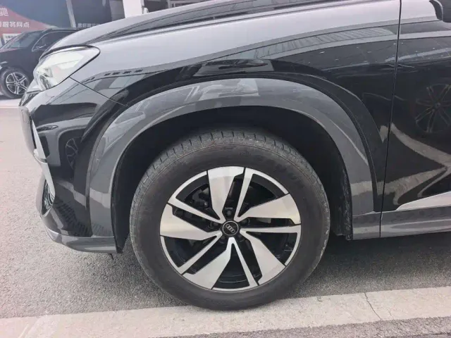 Audi Q6 — Фото автомобиля 10