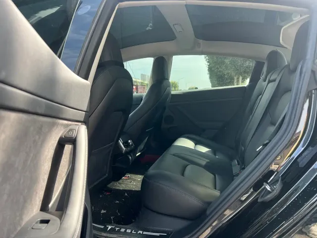 Tesla Model 3 — Фото автомобиля 5