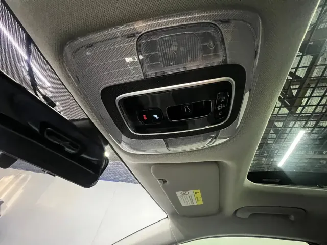 Hyundai Elantra 2022 1.5L CVT LUX Premium Edition — Фото автомобиля 17