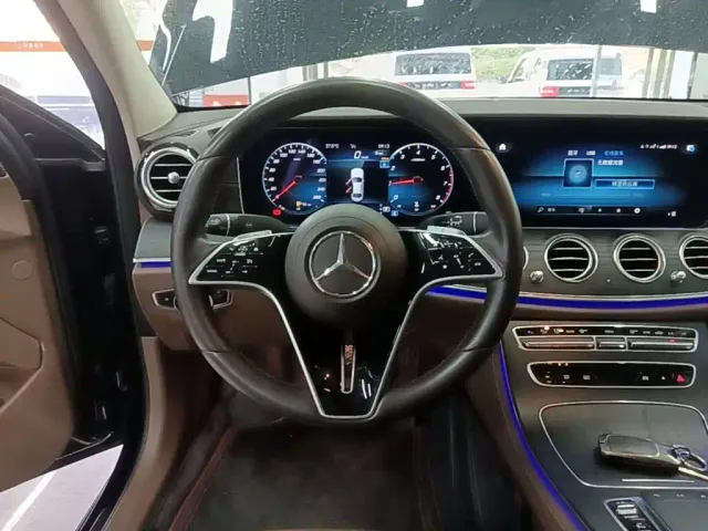 Mercedes-Benz E-Class — Фото автомобиля 10