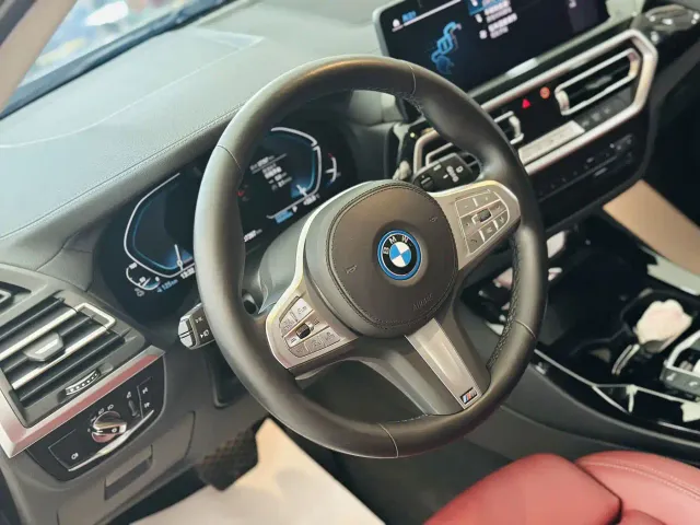 BMW iX3 — Фото автомобиля 10