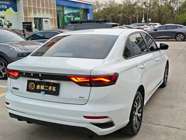 Geely Emgrand — Фото автомобиля 3