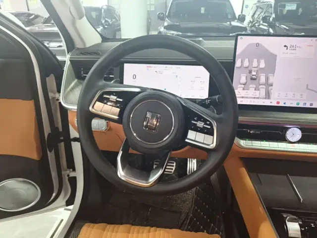 Tank Tank 500 EV 2026 Hi4-T Smart Edition — Фото автомобиля 10
