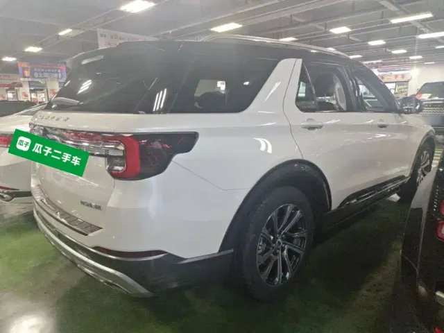 Ford Explorer — Фото автомобиля 6