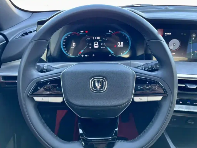 Changan CS35 Plus — Фото автомобиля 2