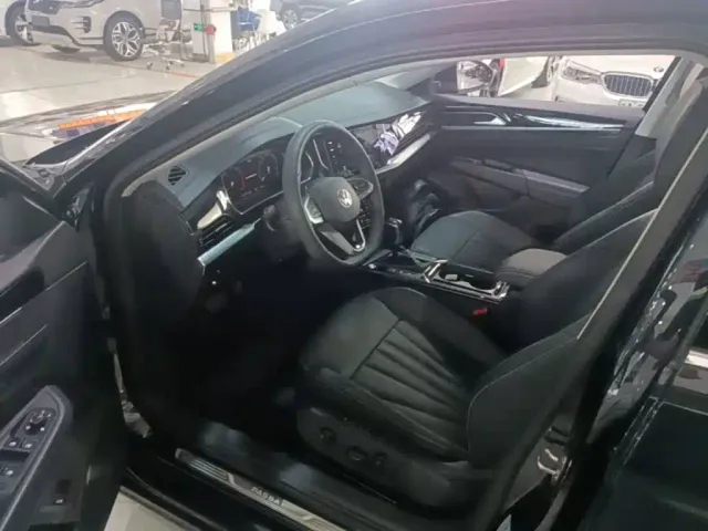 Volkswagen Passat — Фото автомобиля 7
