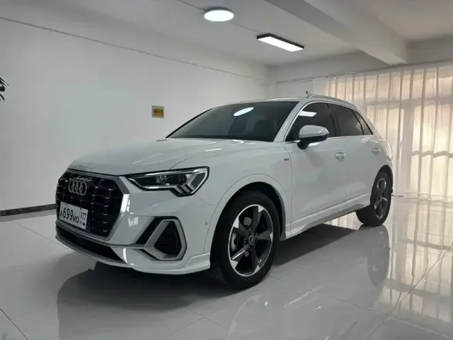 Фотография автомобиля — Audi Q3