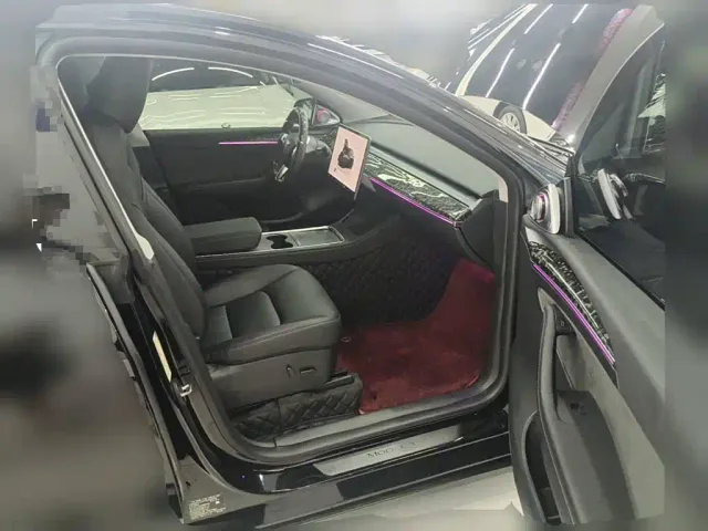 Tesla Model Y — Фото автомобиля 12
