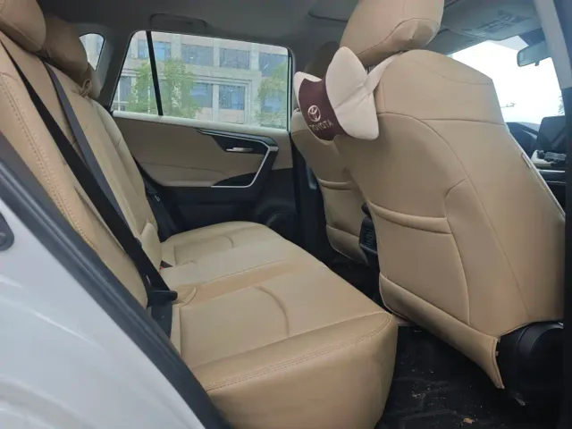 Toyota RAV4 — Фото автомобиля 10