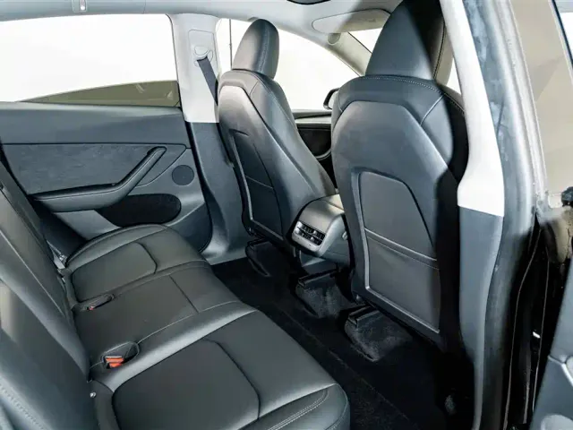 Tesla Model Y — Фото автомобиля 22