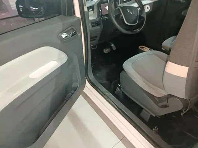 Wuling Hongguang Mini EV — Фото автомобиля 15
