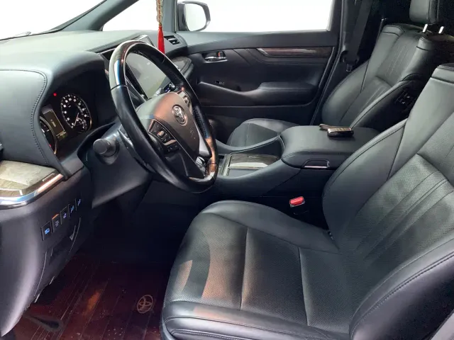 Toyota Vellfire — Фото автомобиля 5