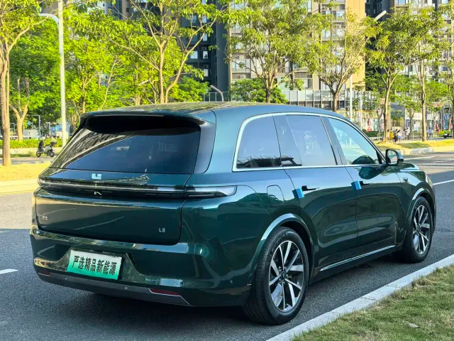 Li Auto L8 — Фото автомобиля 26