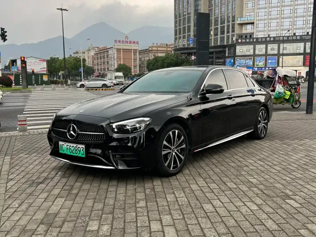 Фотография автомобиля — Mercedes-Benz E-Class
