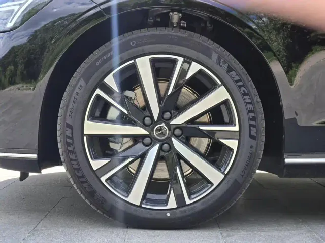 Volvo S90 — Фото автомобиля 13