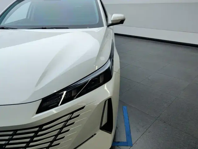 Changan Eado — Фото автомобиля 5