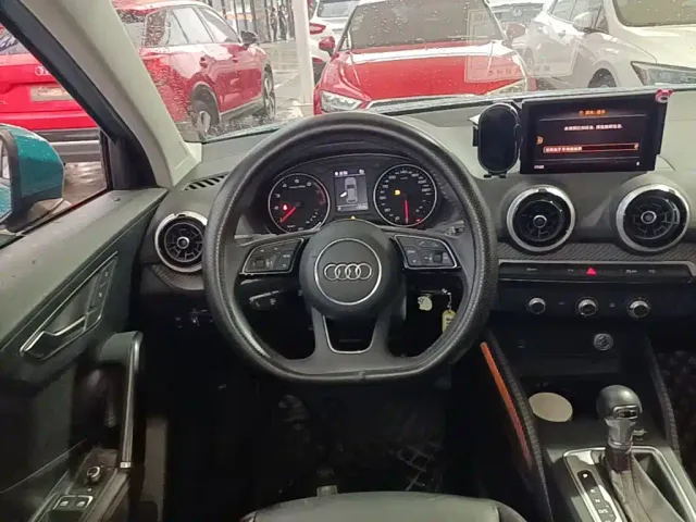 Audi Q2L — Фото автомобиля 10