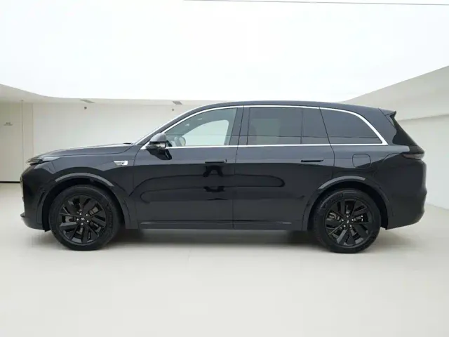 Li Auto L8 — Фото автомобиля 3