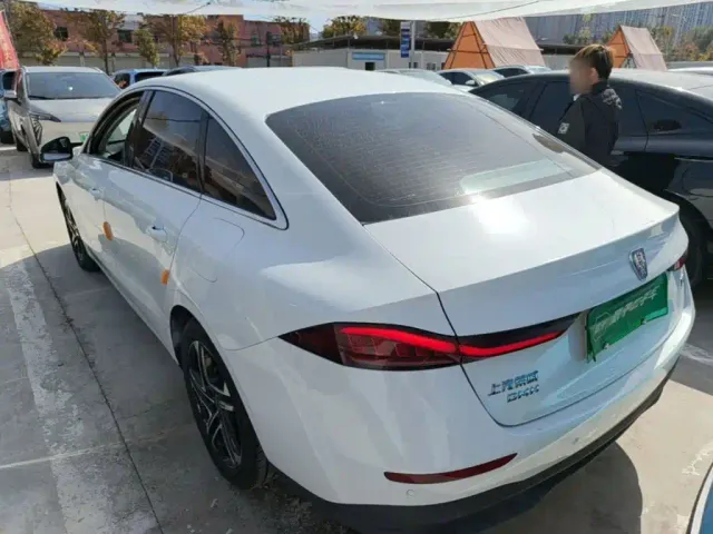 Roewe D7 — Фото автомобиля 4