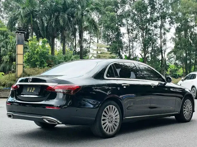 Mercedes-Benz E-Class — Фото автомобиля 9